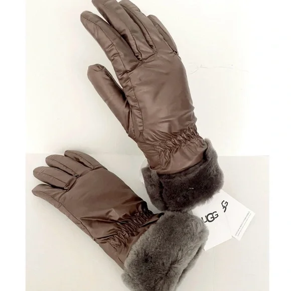 UGG® Fontanne Smart Genuine Shearling Trim
Gloves S/M - Picture 7 of 8